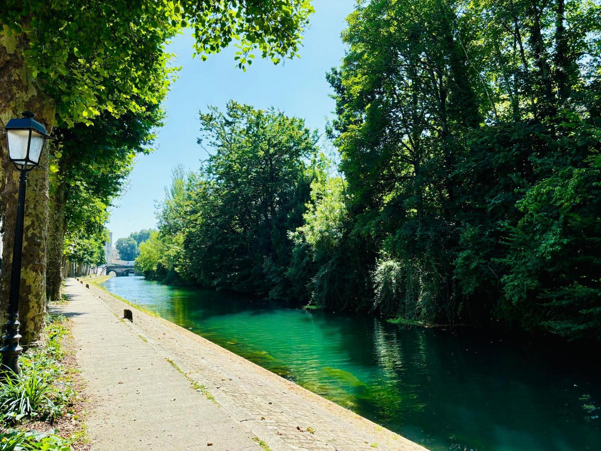 La Maison Du Parc, Charme Et Tranquillite Niort Luaran gambar