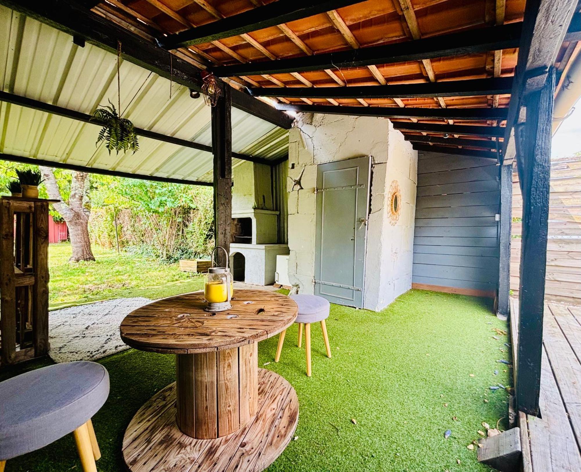 La Maison Du Parc, Charme Et Tranquillite Niort Luaran gambar
