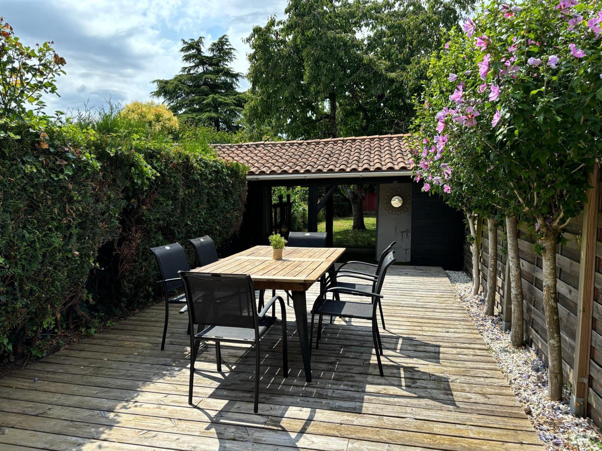 La Maison Du Parc, Charme Et Tranquillite Niort Luaran gambar