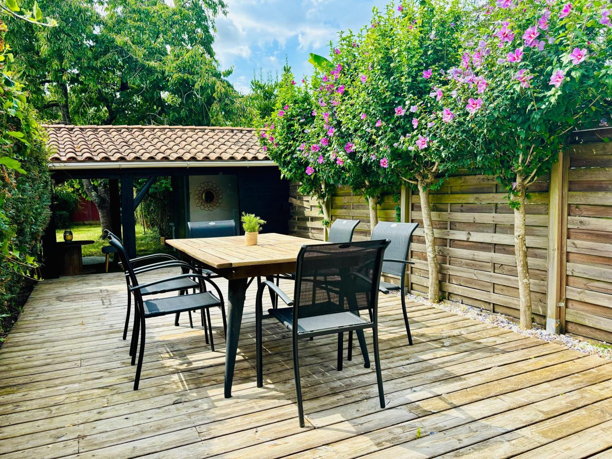 La Maison Du Parc, Charme Et Tranquillite Niort Luaran gambar