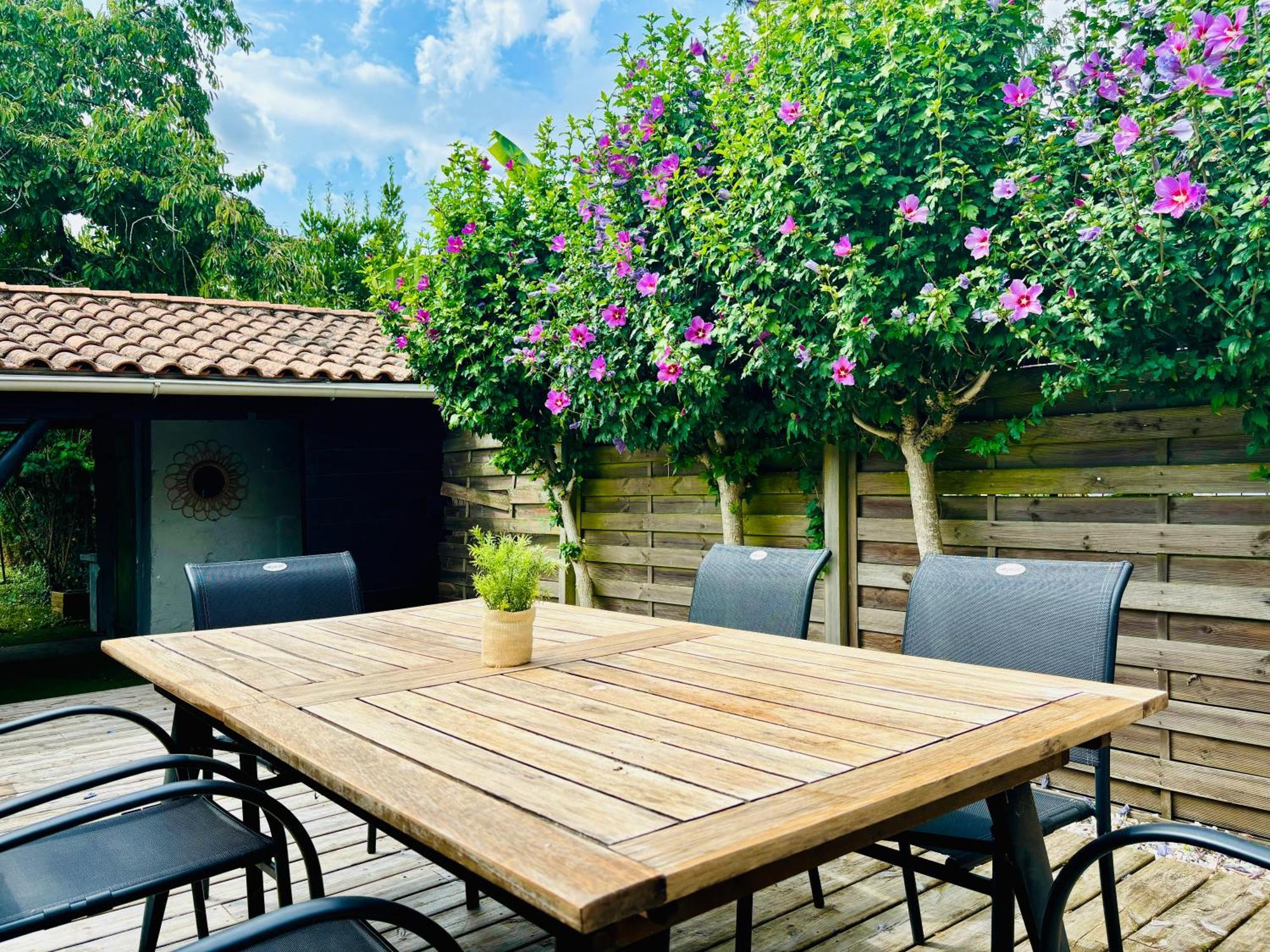 La Maison Du Parc, Charme Et Tranquillite Niort Luaran gambar