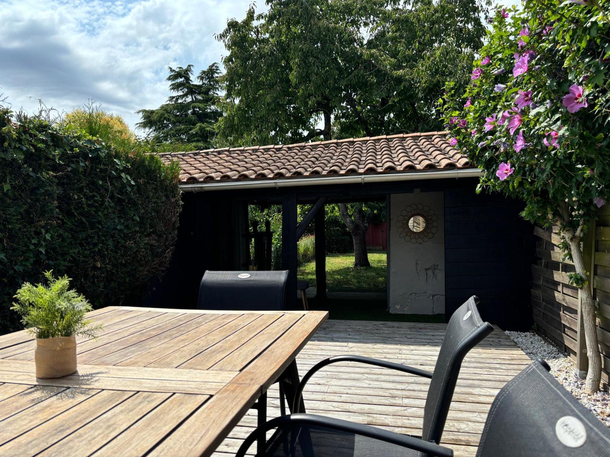 La Maison Du Parc, Charme Et Tranquillite Niort Luaran gambar